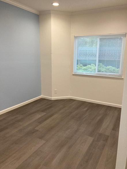 Building Photo - 166 Hackamore Ln