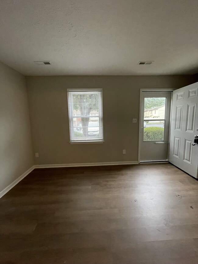 Building Photo - 158 Cedar Crest Dr