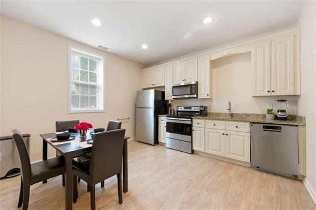 Building Photo - 5732 Vinings Pl Dr SE