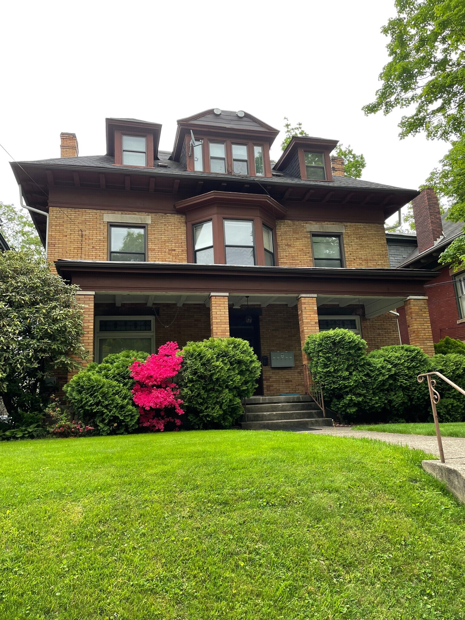 Front - 341 S Aiken Ave