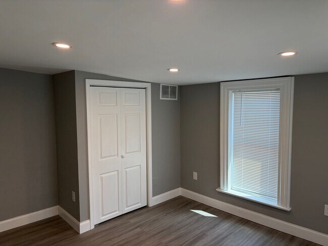 Building Photo - Fully Renovated 3BR/2BA Corner Twin Home-Move in Ready