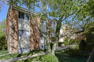 Building Photo - Garden Court