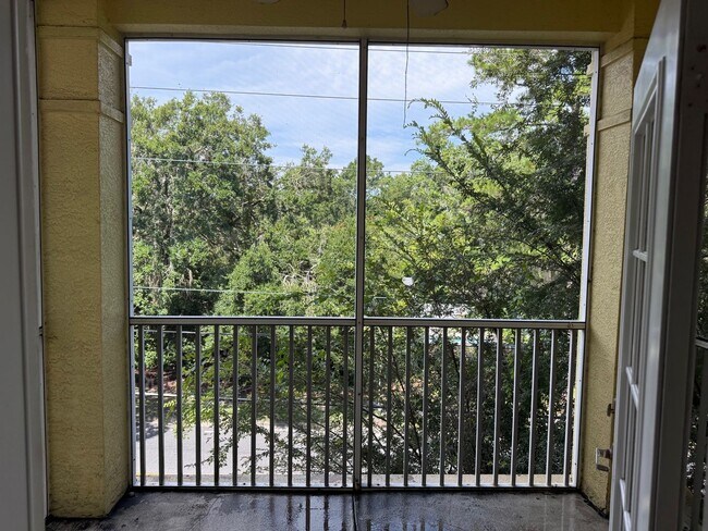 Building Photo - Great Condo in the NW