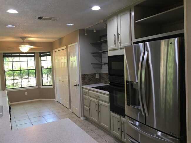 Building Photo - 12304 Boneta Cove
