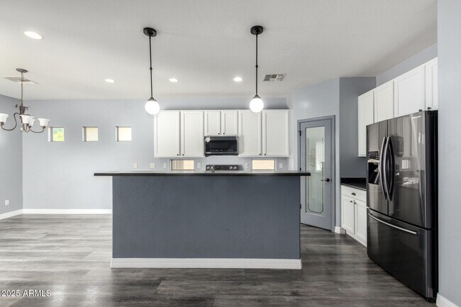 Building Photo - 4196 N 157th Ave