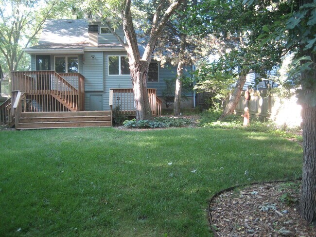Building Photo - 604 Elm St