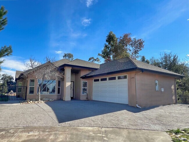 Primary Photo - Spacious Single Story 3-Bedroom Home Beaut...