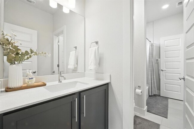 Building Photo - 7725 Boyd Hvn Dr