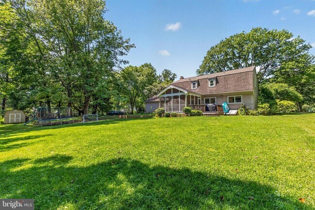 Building Photo - 723 Forest Ridge Dr