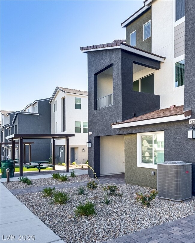 Building Photo - 5838 Kips Bay St