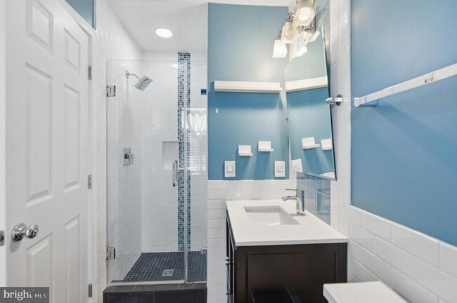 Building Photo - 5504 Sacramento Mews Pl