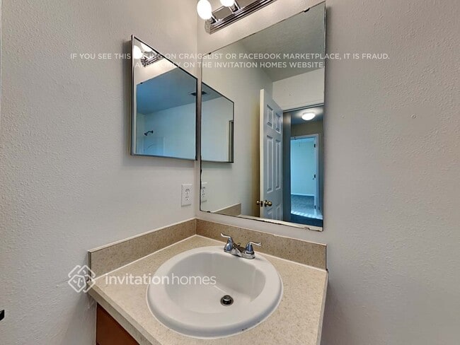 Building Photo - 15262 Galbi Dr