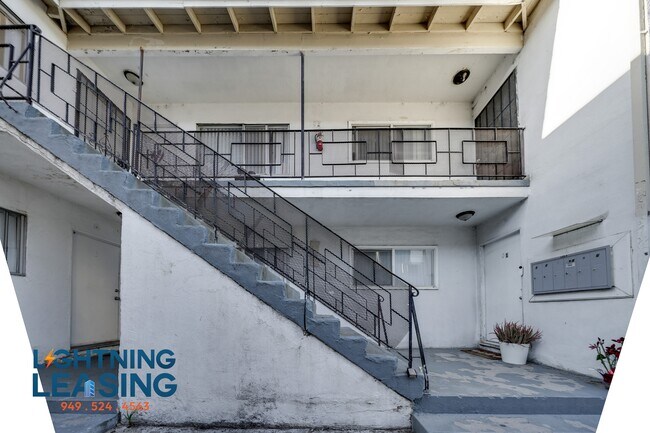 Building Photo - 6927 Whitsett Ave