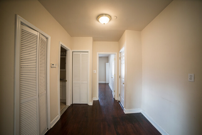 Building Photo - Spacious Kingman Park Apartment! One Bed P...