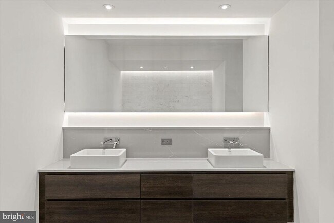 Building Photo - 724 Chestnut St