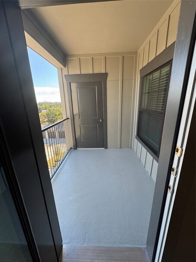 Building Photo - 6000 Jones Rd