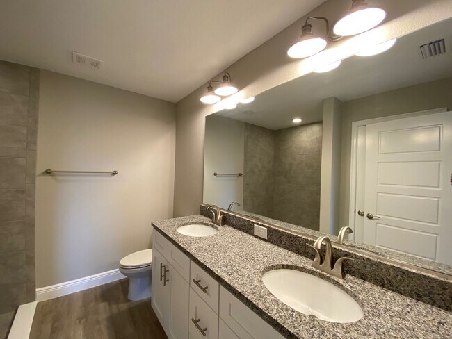 Building Photo - Silver Spring Shores - 3/2/2  **Won't Last***