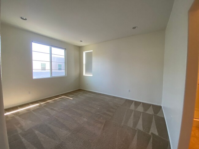 Building Photo - Downtown Upland Condo for Lease