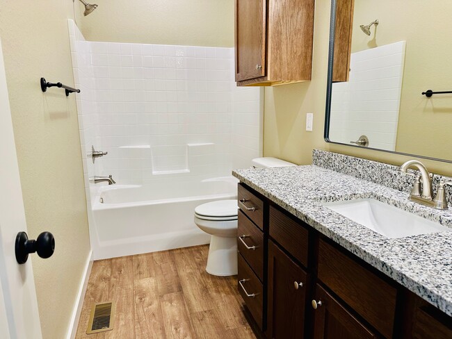 Building Photo - 219 Silverleaf Ln