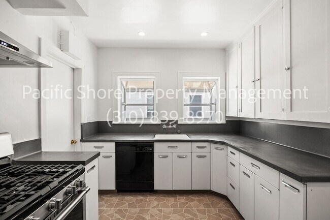 Building Photo - 107 N Mansfield Ave