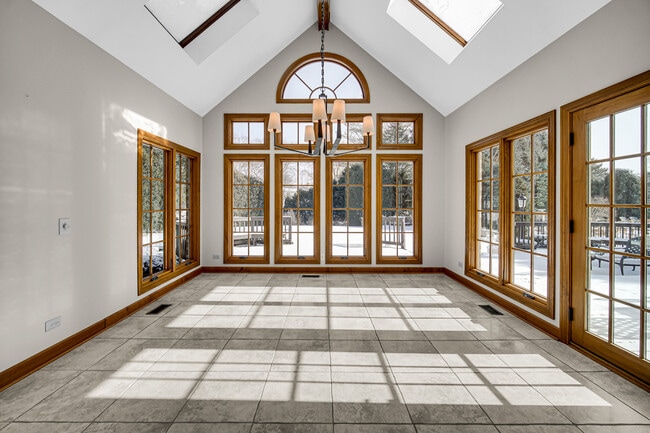 Building Photo - 8S241 Dunham Dr