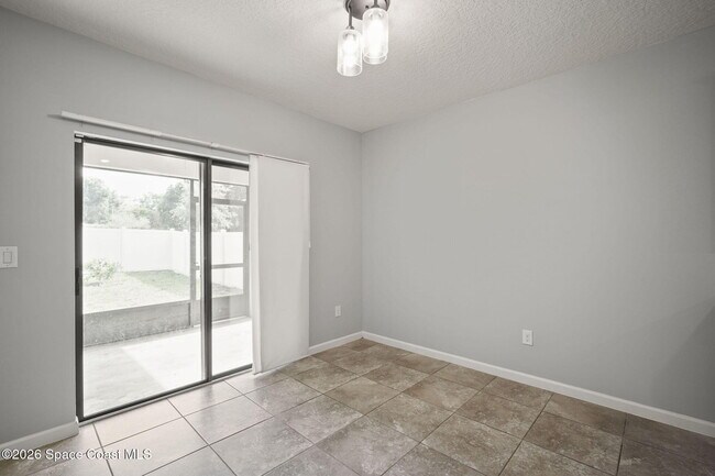 Building Photo - 548 Coyote Dr