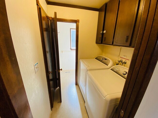 Building Photo - 3 bed 3 bath house for rent in the Tahoe Keys