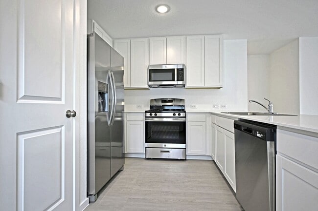 Building Photo - 2412 Shady Grv