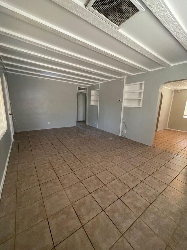 Building Photo - Waverly4433-1