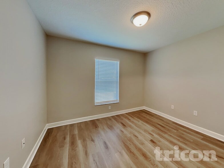 Building Photo - 13806 Newport Shores Dr