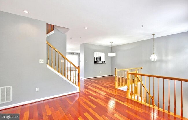 Building Photo - 9902 Woodview Dr