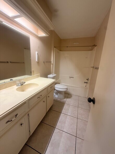 Building Photo - 286 Eastwood Dr