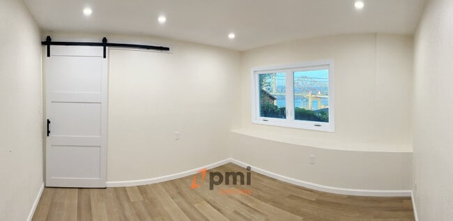 Building Photo - Captivating 3br / 1ba Apartment with Stunning Carquinez Bridge Views