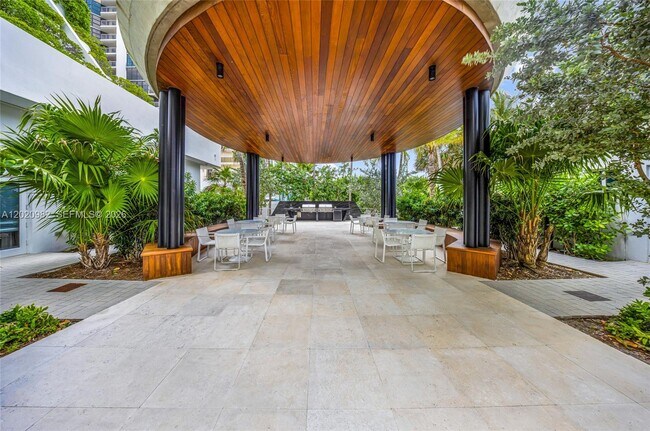 Building Photo - 6365 Collins Ave