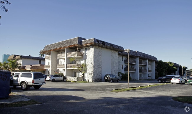 Primary Photo - Dadeland Capri