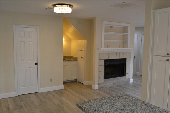 Building Photo - 2379 Briarwest Blvd