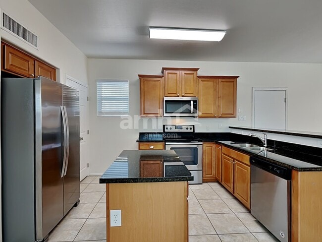 Building Photo - 3005 W Ferruccio Pl