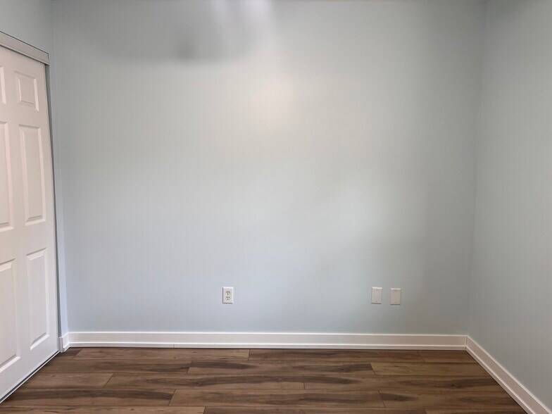 Building Photo - 3511 Kendale Dr