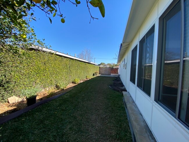 Building Photo - 3153 Sumatra Pl