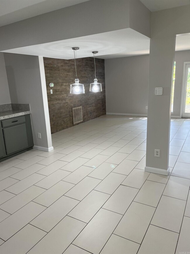 Building Photo - 68 White Oak Ln