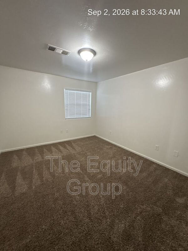 Building Photo - 445 N Park St