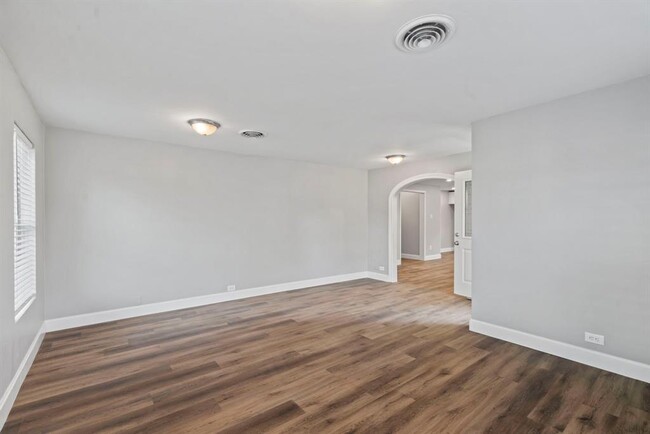 Building Photo - 107 Harvey Ave