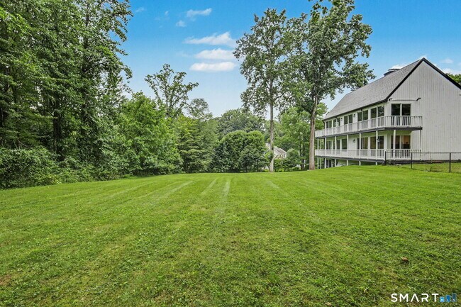 Building Photo - 158 Steep Hill Rd