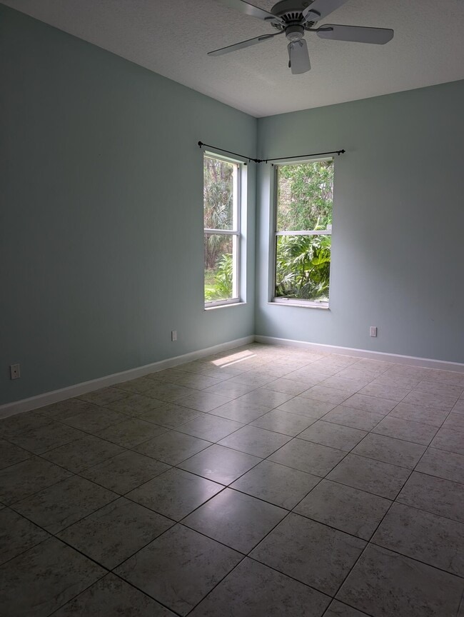 Building Photo - 708 SW St Vincent Cove