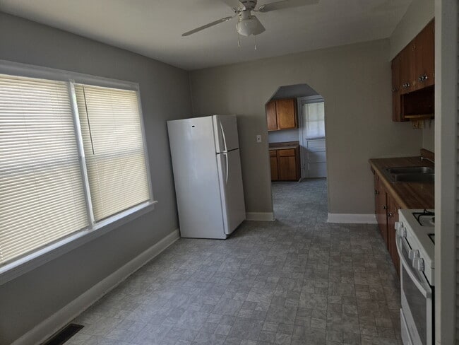 Building Photo - 1515 Huntoon Ave