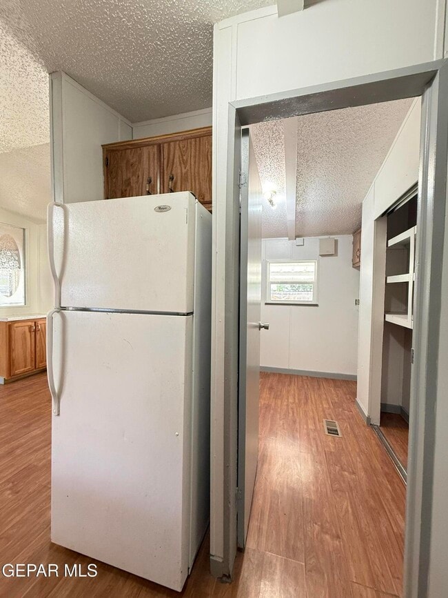 Building Photo - 5941 Sixta Dr