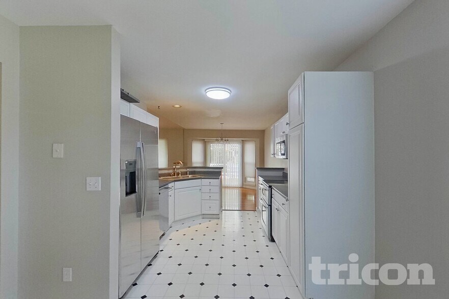 Building Photo - 935 Squirrels Nest Ct