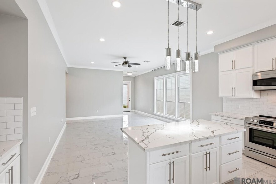 Building Photo - 15513 Fields Creek Ave