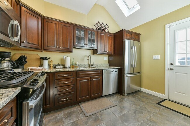 Building Photo - 161 Bunker Hill St