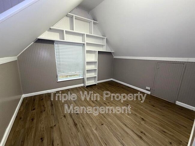 Building Photo - 307 State Hwy 47